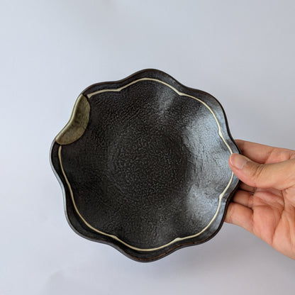 Hana Charcoal Scalloped Edge Plate